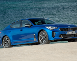 Kia Stinger Blue Static  (1)